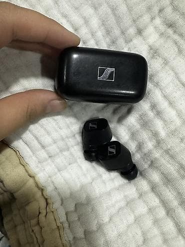 line 6: Беспроводные внутриканальные наушники Sennheiser с зарядным кейсом. - — 1