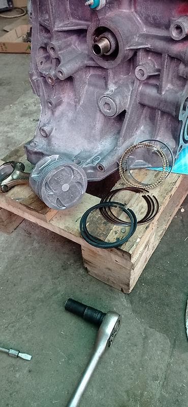 Детали двигателя и моторы в сборе: Бензиновый мотор Honda 2 л — 4