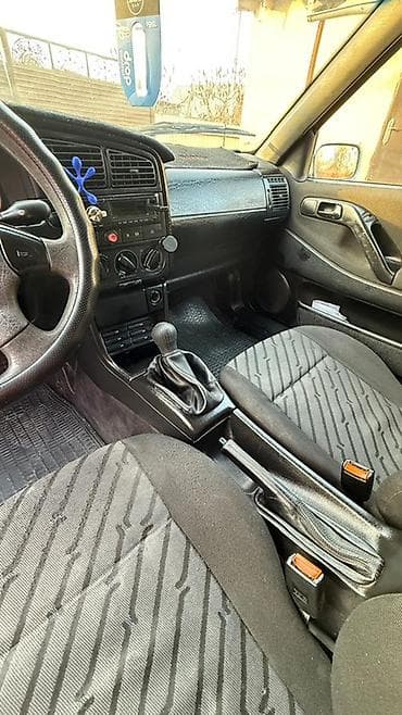 Транспорт: Volkswagen Passat: 1996 г., 1.6 л, Механика, Бензин, Седан — 8