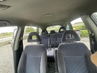 Транспорт: Honda Stream: 2001 г., 2 л, Механика, Бензин, Минивэн — 10