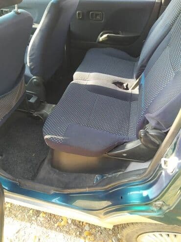 срочно продаю в связи с переездом: Daihatsu Move: 2000 г., Механика — 4