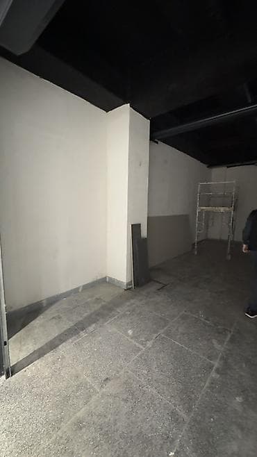 электроника магазин: Островок в ТЦ, В торговом центре, 25 м² Не действующий, Без оборудования, Без ремонта, Электричество — 4