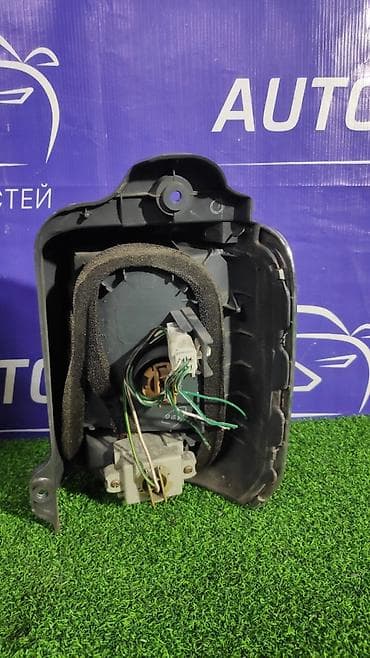 autoland: Задний левый стоп-сигнал Toyota 1999 г., Б/у, Оригинал, Япония — 2