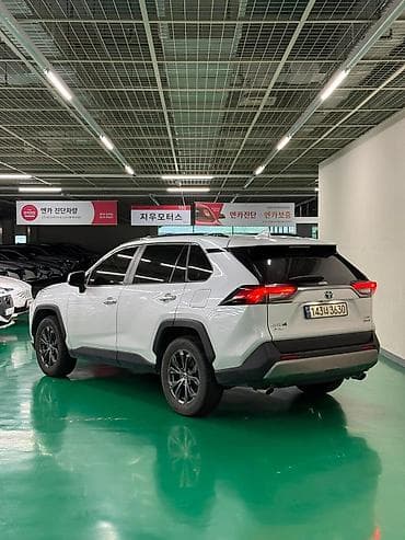 Продажа авто: Toyota RAV4: 2023 г., 2.5 л, Гибрид, Кроссовер — 4