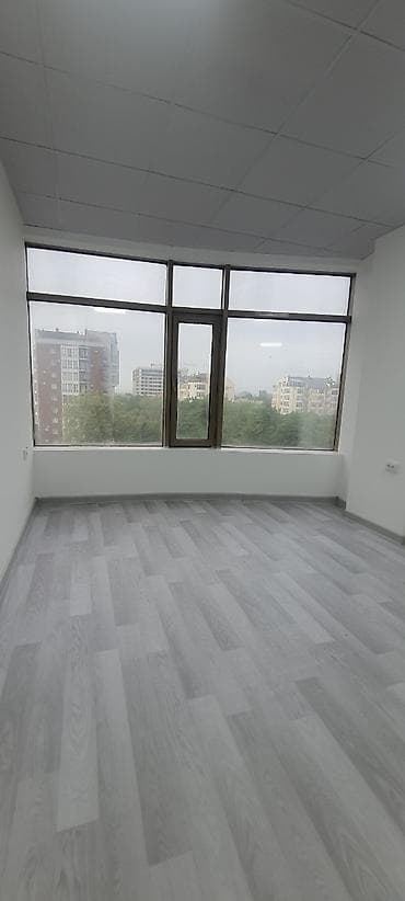 Аренда офисов, 45 м², В бизнес центре, С отдельной кухней, С системой безопасности
