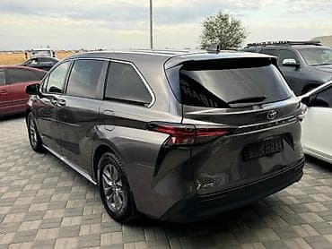 mini v: Toyota Sienna: 2021 г., Автомат, Гибрид — 6