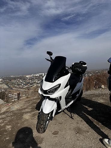 150кубов: Макси-скутер 150 куб. см, Бензин — 1