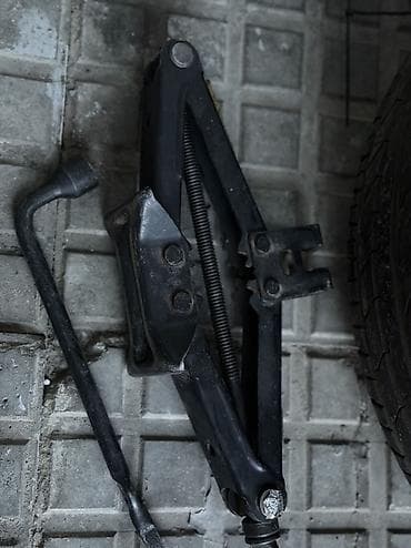 запаска комплект: Запаска с домкратом 205/55R16 — 2