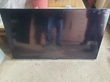 Экран сломанный но показывает на запчасти можно