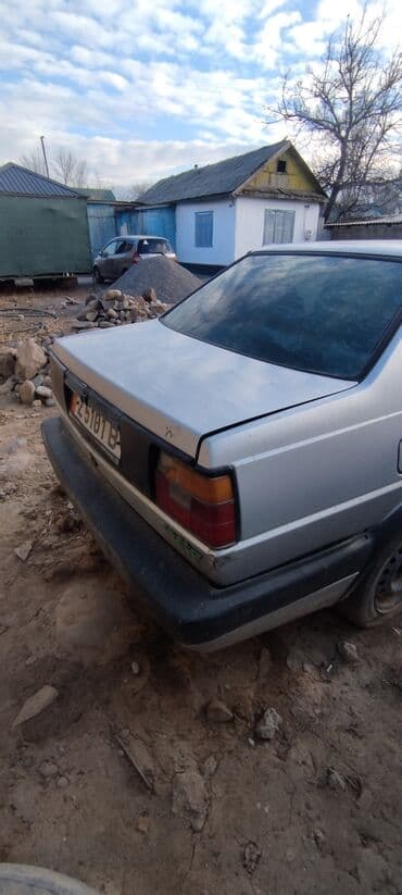 Volkswagen Jetta: 1990 г., 1.8 л, Механика, Бензин, Седан