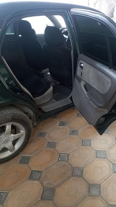 впускной колектор: Mazda 626: 2000 г., 2 л, Ручные, Бензин, Седан — 10