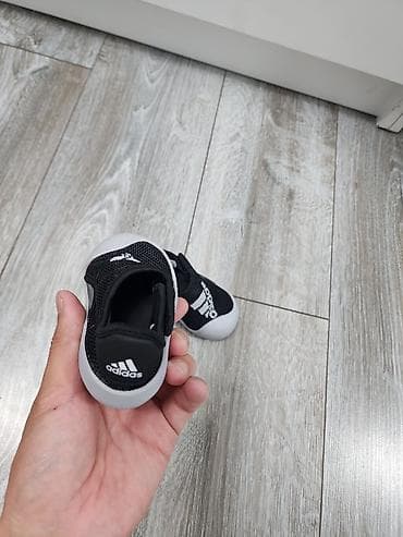 адр обувь: Детские кроссовки/тапочки Adidas для малышей - Размер: 4K (US/UK), FR — 3