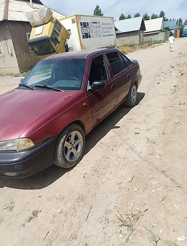Daewoo Nexia: 2001 г., 1.6 л, Механика, Бензин, Седан at lalafo.kg Daewoo Nexia: 2001 г., 1.6 л, Механика, Бензин, Седан
