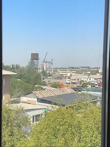 продаю 4 комнатную квартиру: 2 комнаты, 52 м², 105 серия, 4 этаж — 10
