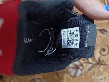 Детская обувь: Продаю детские кроссовки в идеальном состоянии. размер 20, по стельке — 4