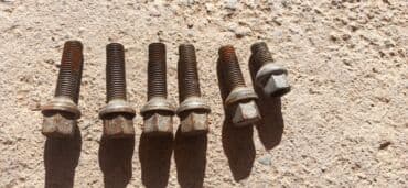 Продаю болты на mercedes 100 одна штука оригинал