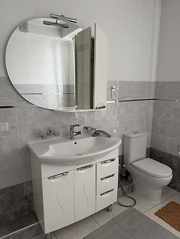 белый стол со стульями: Комплект для ванной комнаты,двери натуральное дерево дуб и кухонный — 2