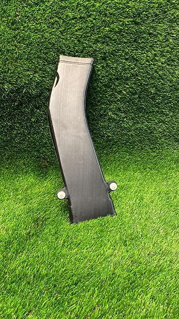 e39 е39: Воздуховод центральной стойки Bmw X5 E70 N63B44A 2011 правый — 1