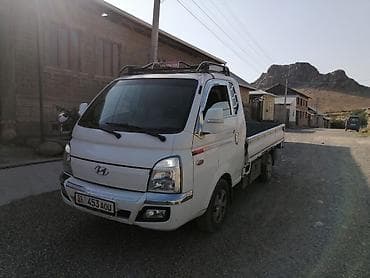 Транспорт: Hyundai Porter (портера) – малотоннажный бортовой грузовик. Основные — 1