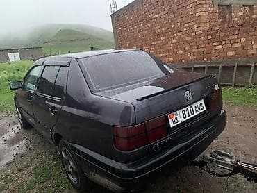 Транспорт: Volkswagen Vento: 1995 г., 1.8 л, Механика, Бензин, Седан — 1