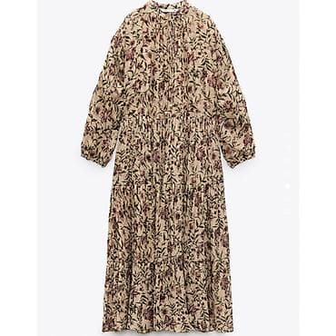 ботильены: Бежевое ярусное длинное платье Zara с цветочным принтом и золотистыми — 1