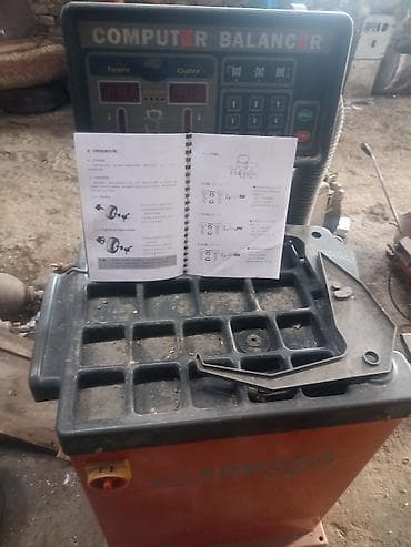 Автосервисное оборудование: Оборудование для шиномонтажа: станок для монтажа/демонтажа шин и — 1