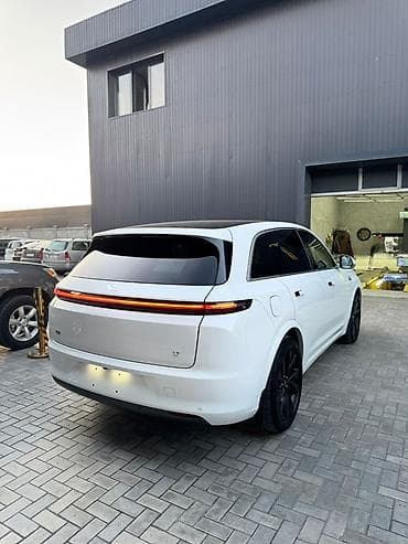 byd e7: Lixiang L7: 2023 г., Газ, Кроссовер — 2