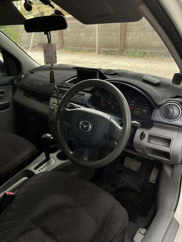Mazda Verisa: 2004 г., 1.3 л, Автомат, Бензин, Хэтчбэк