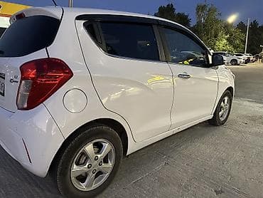 Транспорт: Chevrolet Spark: 2016 г., 1 л, Вариатор, Бензин, Хэтчбэк — 9