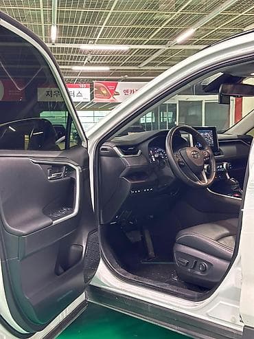 Продажа авто: Toyota RAV4: 2023 г., 2.5 л, Гибрид, Кроссовер — 5
