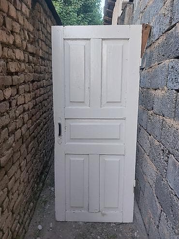 Деревянная дверь с коробкой - Материал: массив дерева - Покрытие