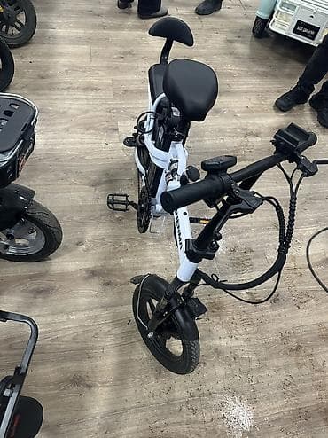 детский электрический квадроцикл: Электрический трёхколёсный скутер Vintage (серый) - Посадка: две — 10