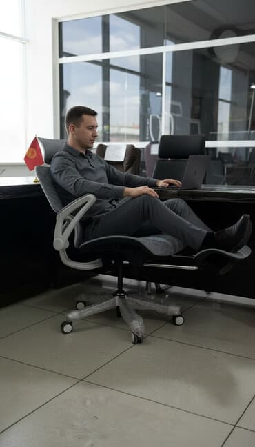 Представляем вам офисное кресло 1556D - идеальное сочетание комфорта и