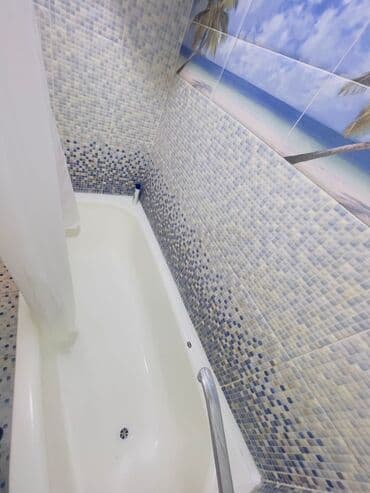 сдам 2 комнатную квартиру на длительный срок рядом ул ахунбаева: 2 комнаты — 8