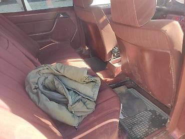 полик коврик: Mercedes-Benz W124: 1988 г., 2 л, Автомат, Газ, Седан — 9