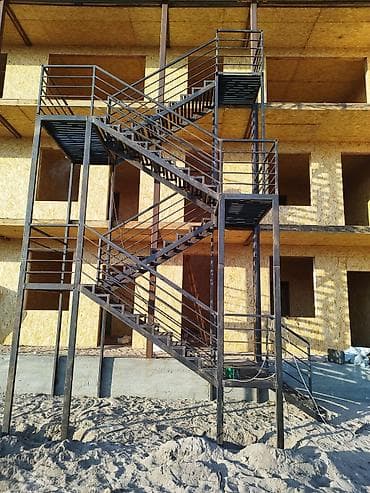 дл: Металлическая лестница Наружные, Бесплатный замер, Форма лестницы: Много-маршевая — 1