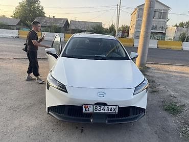 GAC Aion S Plus — полностью электрический седан в белом цвете