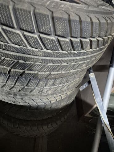 шины 13 ош: 2 комплекта зимних шин, 215/65/16 липучка, в отличном состоянии — 6