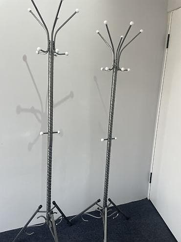 Корзины для вещей: Напольная металлическая вешалка для одежды (стойка) - Материал: сталь — 1