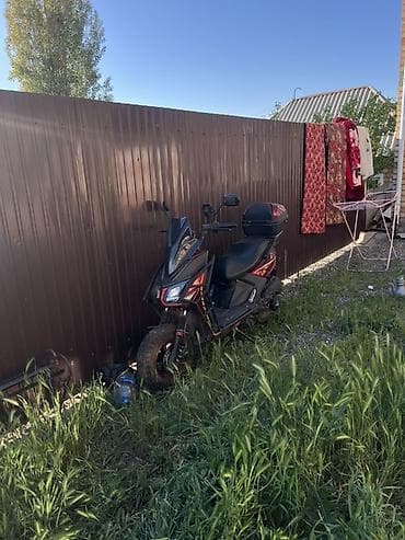 Скутеры: 150 куб. см, Бензин, Б/у — 2