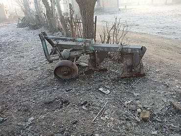 crv 2: Трактор МТЗ (ориентировочно семейство 80/82) с кабиной. Основные — 6