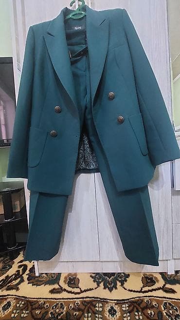 Женский костюм SHN (Style Here Now), размер 38. - Комплект at lalafo.kg Женский костюм SHN (Style Here Now), размер 38. - Комплект