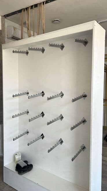 оборудование для нижнего белья: Напольная металлическая стойка-рейл для одежды черный с высотой — 3