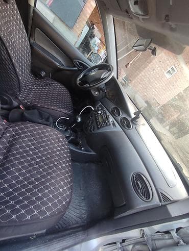 mini itx: Ford Focus: 2002 г., Автомат, Хэтчбэк — 4