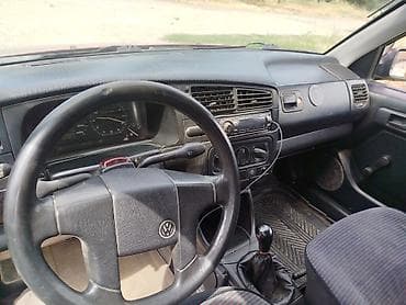 Продажа авто: Volkswagen Golf: 1993 г., 1.8 л, Механика, Бензин, Хэтчбэк — 6