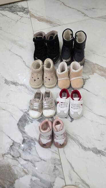 Детская обувь набором: - Зимние сапоги черные, на молнии, с теплым