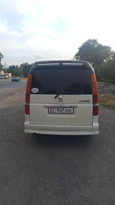 red cell: Honda Stepwgn: 2001 г., Минивэн — 3