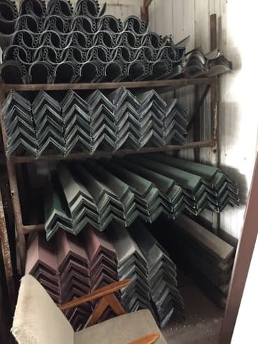 уголок металлический: Жестяные изделие конек 12х12, 15х15. жалоба сливы все цвета. джи — 3