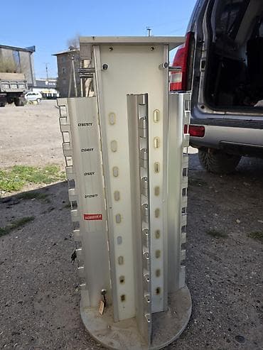 Поворотная демонстрационная стойка для аксессуаров/мелких товаров -