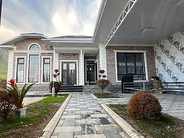 план дом: Просторный одноэтажный дом с современной архитектурой и большим — 2